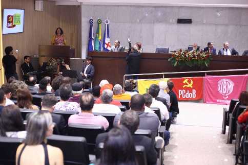 Nos 98 anos do PCdoB, Luciana ergue a bandeira da esperança