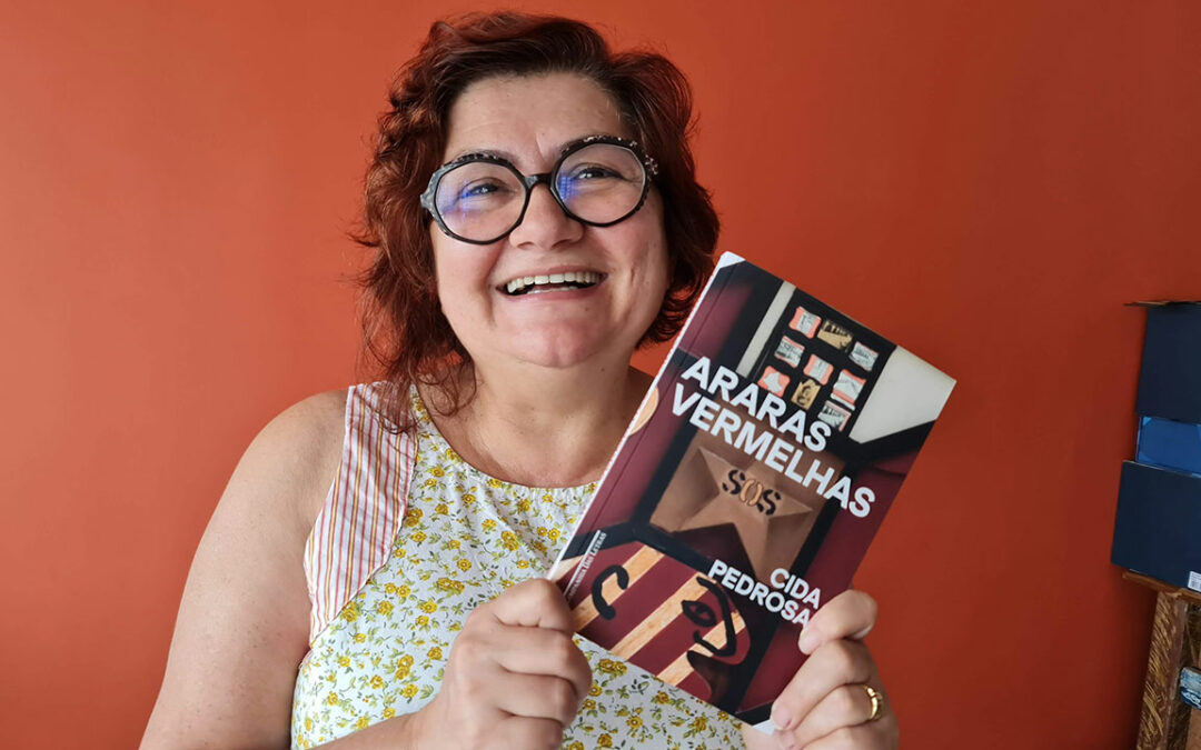 Cida Pedrosa lança no Recife o livro Araras vermelhas